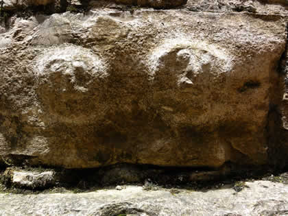 COMPLEJO ARQUEOLOGICO MONUMENTAL KUELAP - GRABADOS LITICOS 02