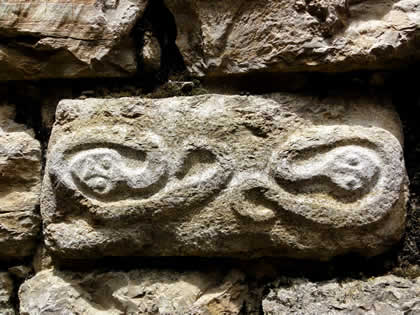 COMPLEJO ARQUEOLOGICO MONUMENTAL KUELAP - GRABADOS LITICOS 04