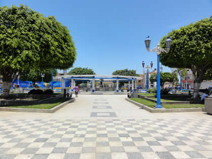 PLAZA DE ARMAS DE HUARMEY 01