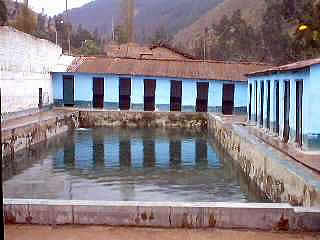 BA�OS TERMALES HUALALACHI 01