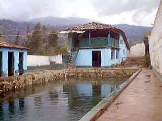 BA�OS TERMALES HUALALACHI 03