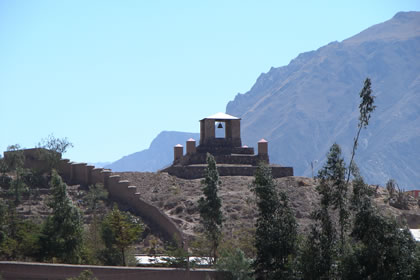 CAMPANARIO DE SANTA ANA 01