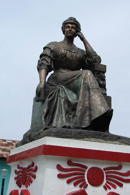 PLAZA AMALIA PUGA 04