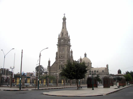 SANTUARIO DEL SE�OR DE LUREN 01