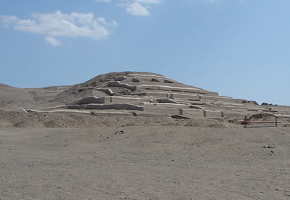 CENTRO CEREMONIAL CAHUACHI 02