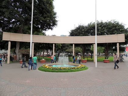 PARQUE CENTRAL DE MIRAFLORES - PARQUE KENNEDY 01
