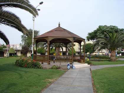 PLAZA DE ARMAS DEL BALNEARIO DE ANCON 02
