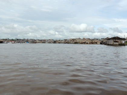 BARRIO DE BELEN EN BOTE 10