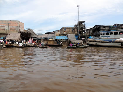 BARRIO DE BELEN EN BOTE 25