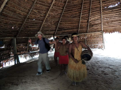 DANZANDO CON LOS YAHUAS 04