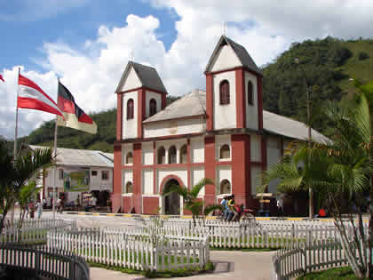 IGLESIA SAGRADO CORAZON DE JESUS DE POZUZO 02