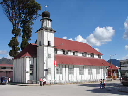 IGLESIA SANTA ROSA DE LIMA DE OXAPAMPA 01