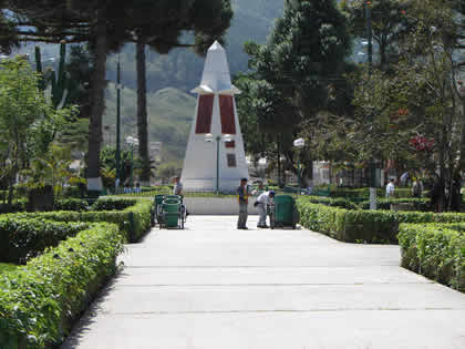 PLAZA DE ARMAS DE OXAPAMPA 03