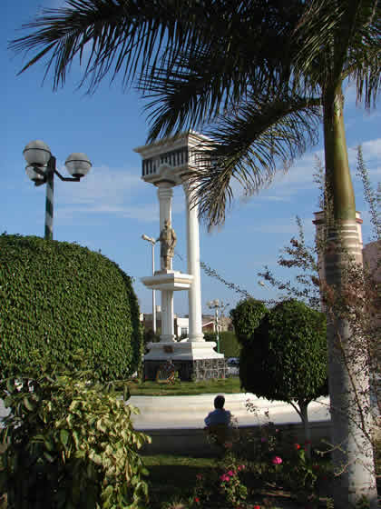 PLAZA GRAU DE TALARA 01